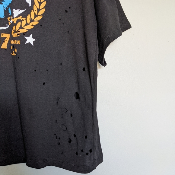 Black distressed boyfriend fit choker graphic tee - Picture 4 of 9